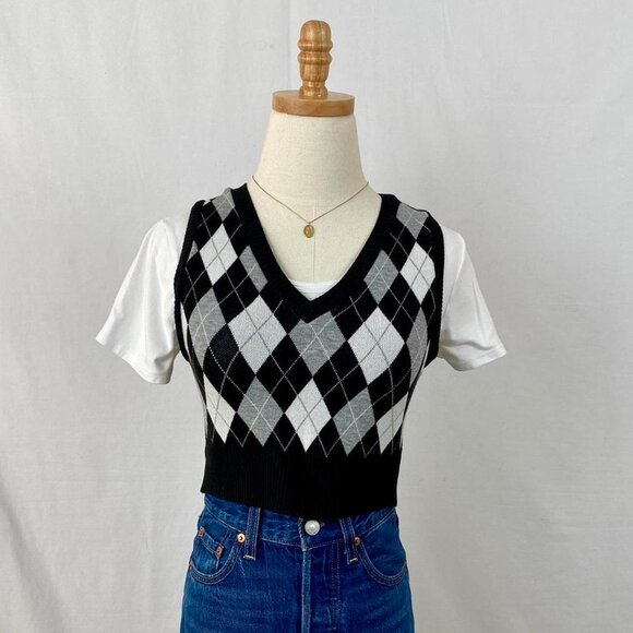 Altar'd State Sweaters - Cropped Black and Gray Argyle Knit V-Neck Sweater Vest Women's Small